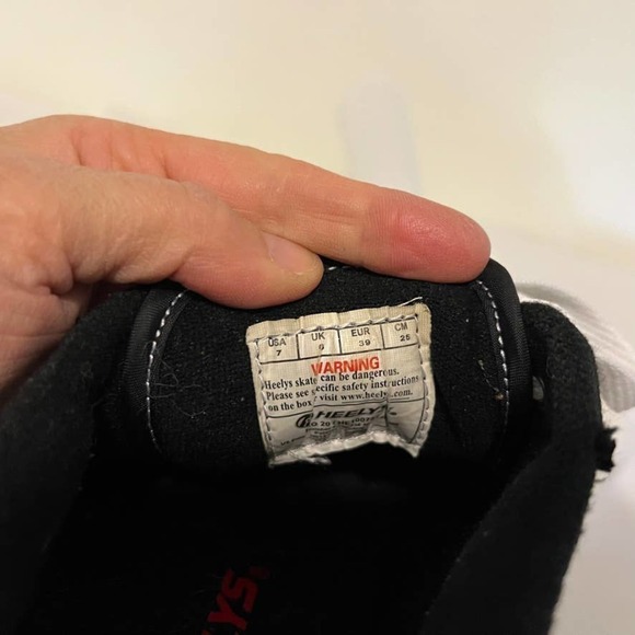 Heelys black white roller shoes US 7, EU 39 - Picture 9 of 11
